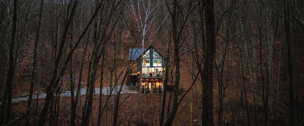 The Greenhouse With Indoor Slide Close to Hocking Hills