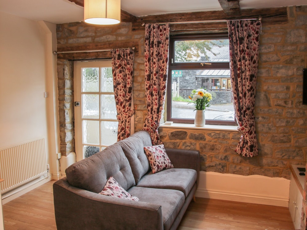 Pinner's Cottage view 5