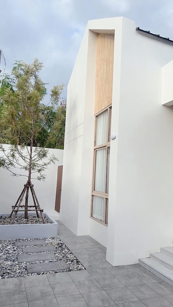Level TWO pool villa Sriracha