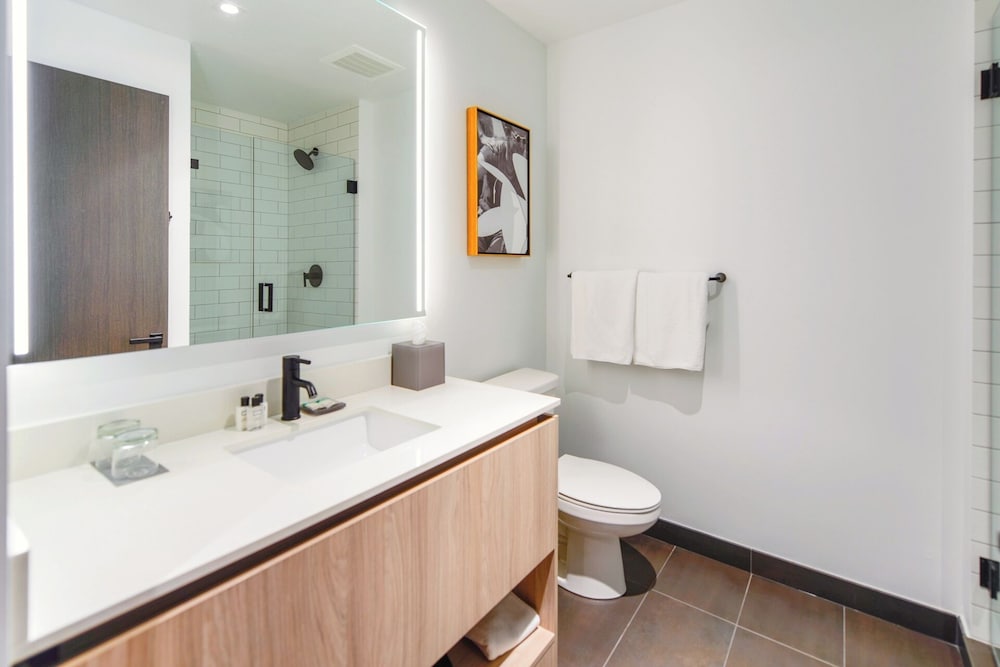 Fabulous Bayside Views in this Apt