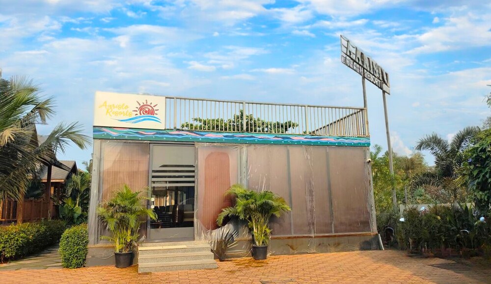 Grand Vatika Resort Hotel