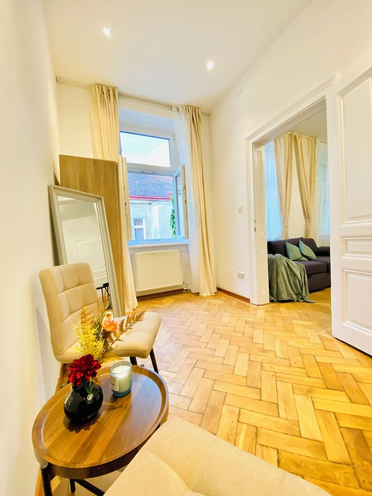 Cozy 2BR Apartment Close to Westbahnhof