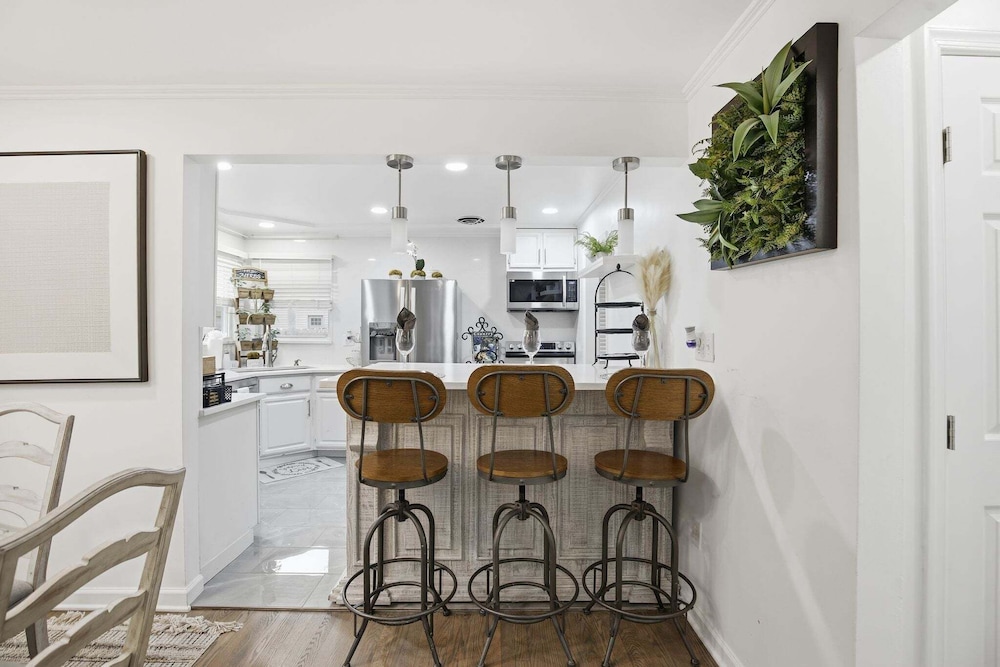 Stylish Hot Tub Retreat With Ping Pong 3 Bedroom Home