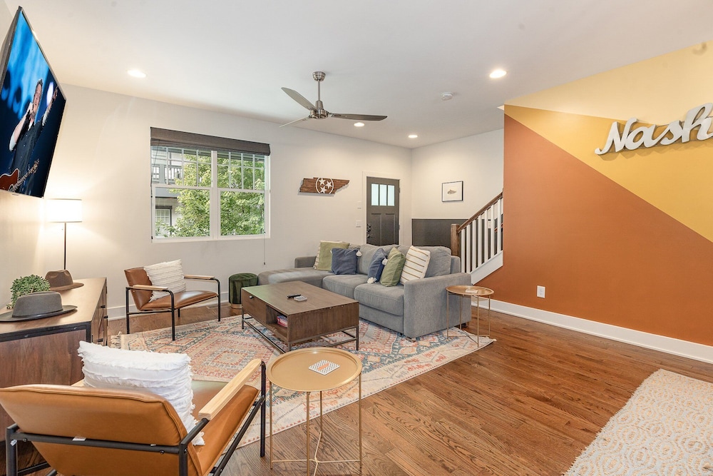 Nashville Comfort-mins to Broadway-12th S District