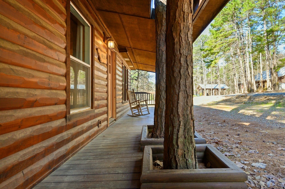 Outlaw Rose Cabin for 8!