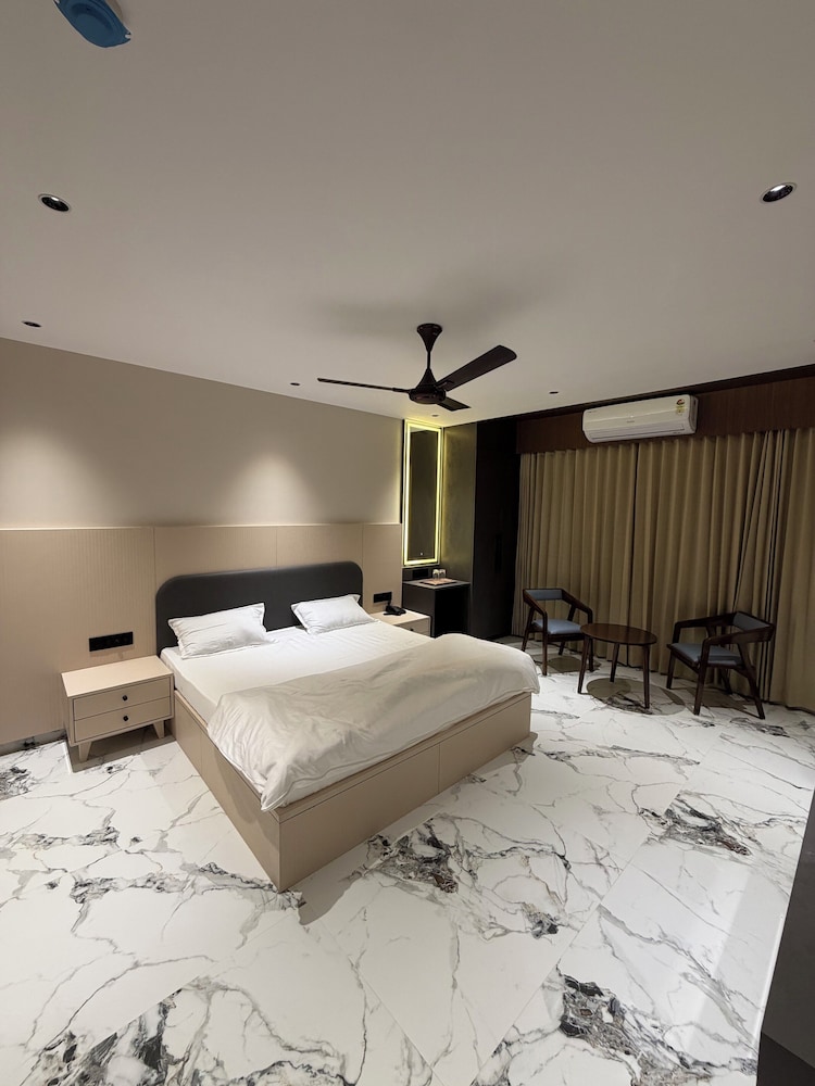 Bharat Inn Hotel And Restaurant