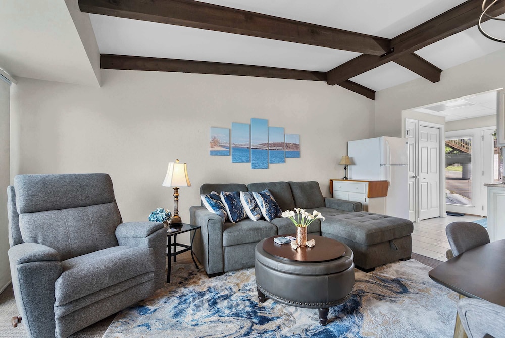 Little Dipper Cozy Condo for 6 w/ Resort-style Amenities