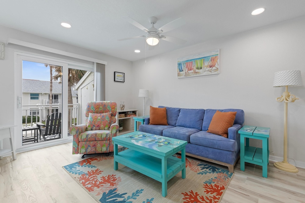 Colony Beach Club 235