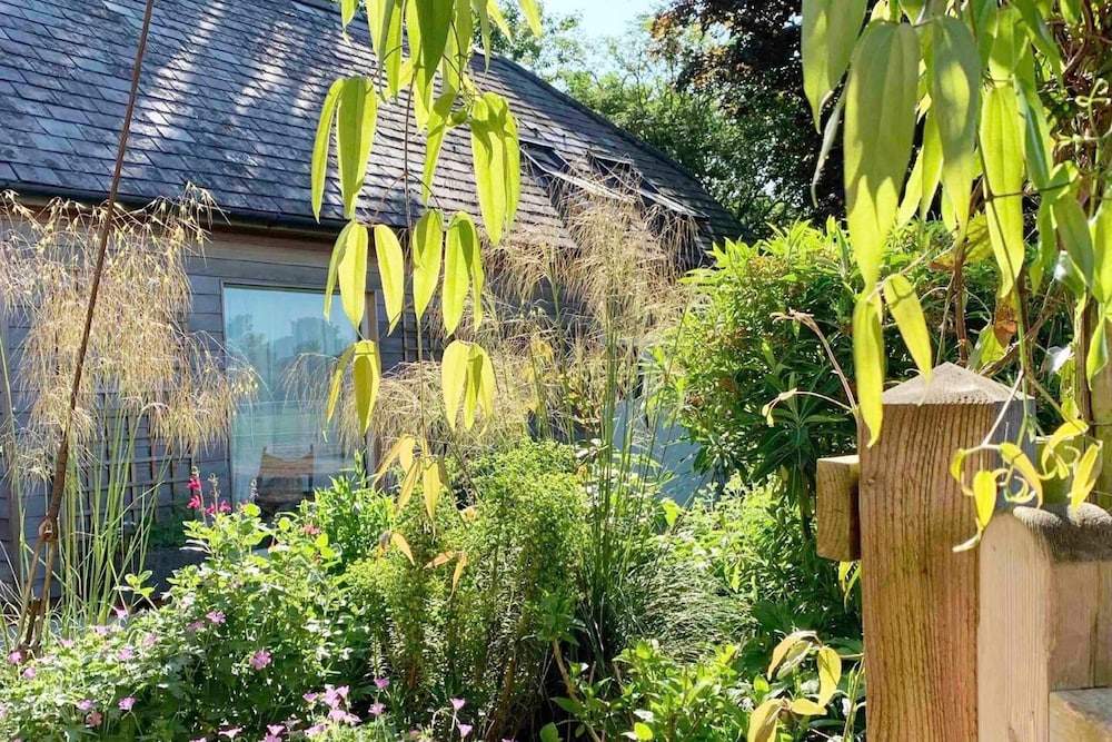 Marlborough Vacations - Perfect Cottage Hideaway in the Divine Pewsey Vale - Property Image 2