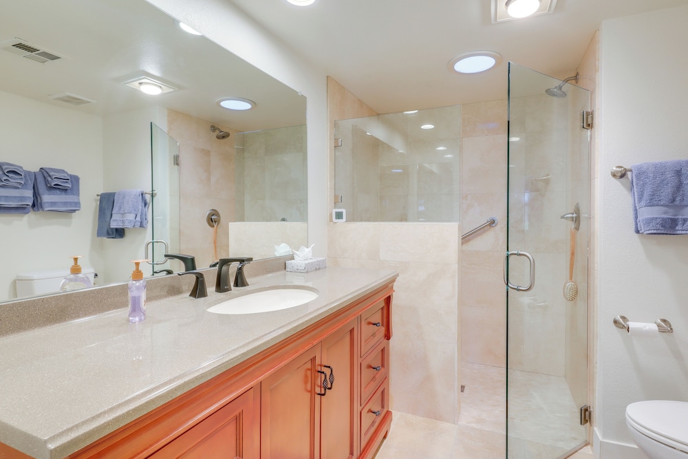Spacious Condo w/ Mtn Views in Palm Desert!