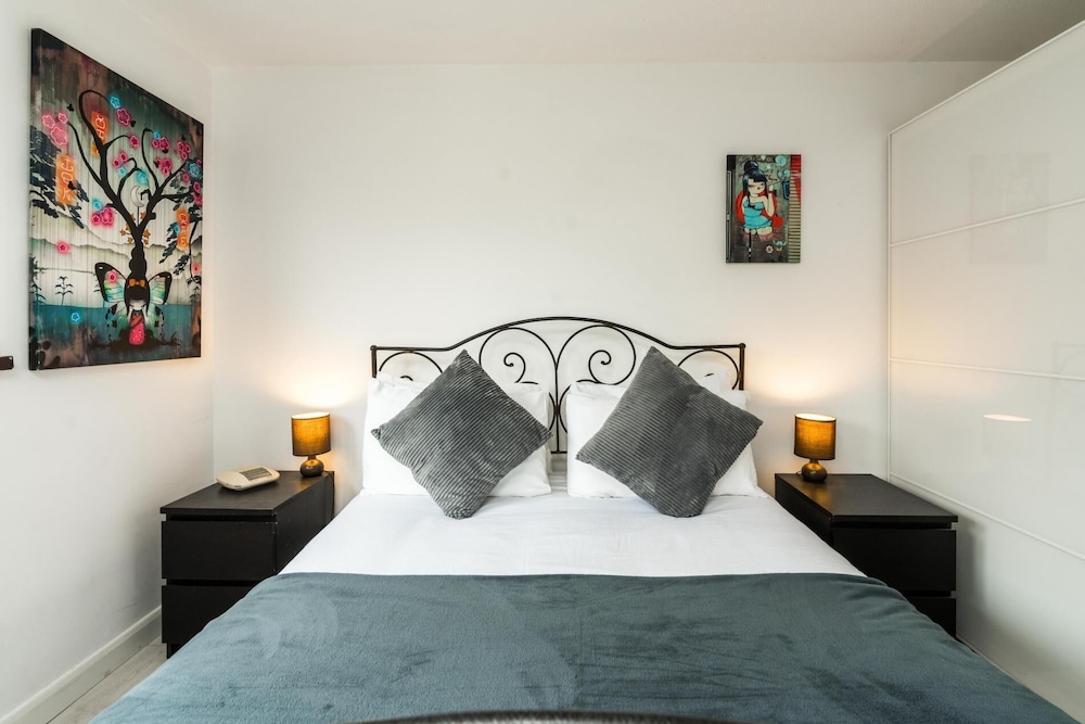 Luxury Islington Apartment with Balcony