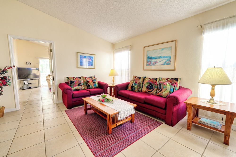 Arler House - Amazing 4 Bed 3 Bath - Private Pool