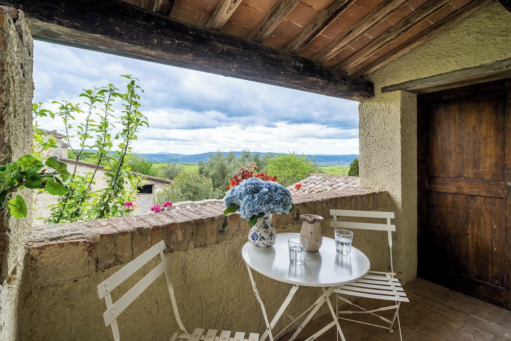 La Palazzina Ville Di Corsano Home And Pool photo 2