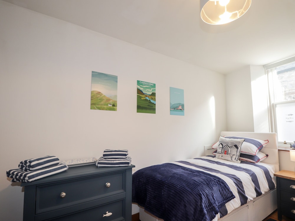 2 Seafield Place