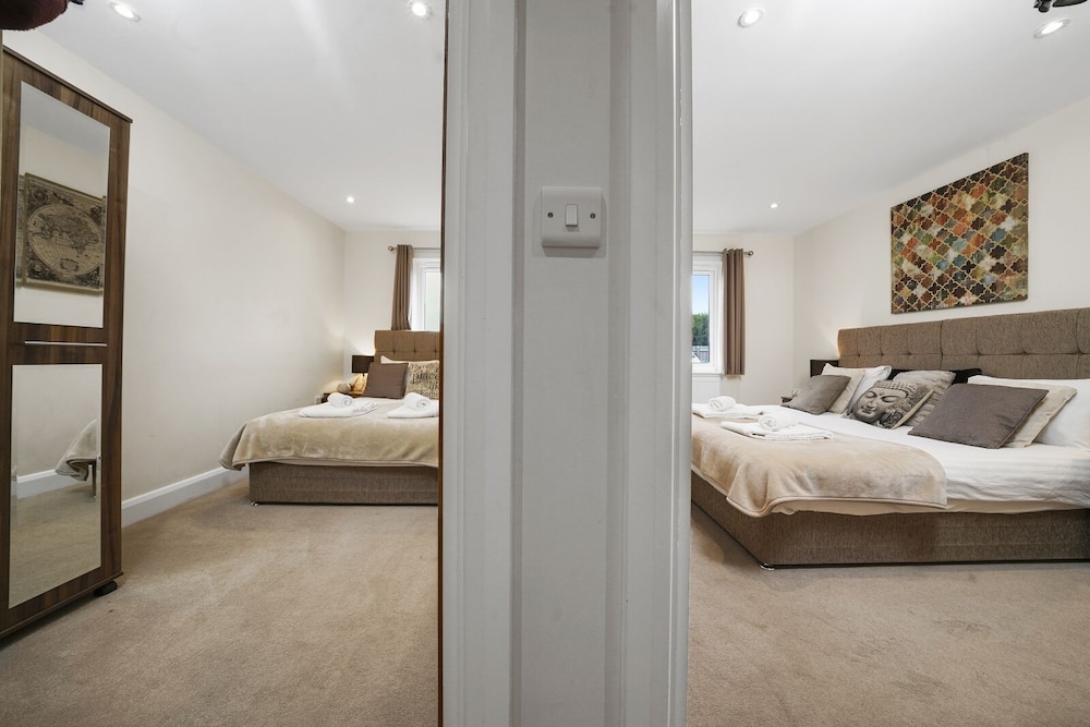 Heathrow Living Serviced Apartments by Ferndale