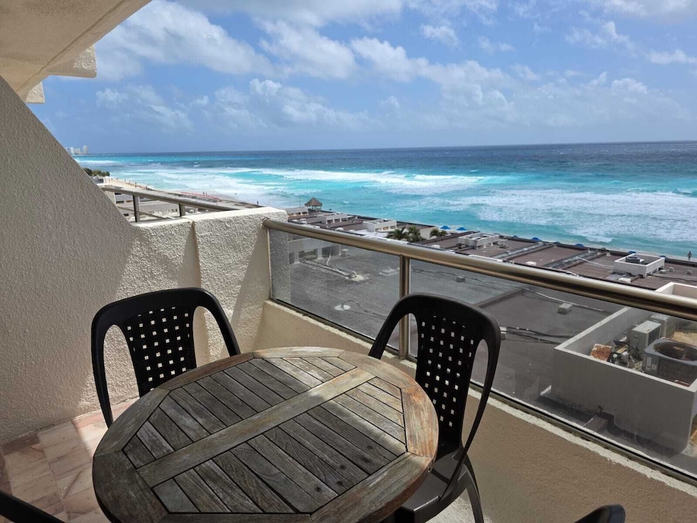 Ocean view condo with balcony hotel zone