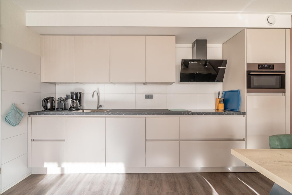 4-person Apartment With Island View