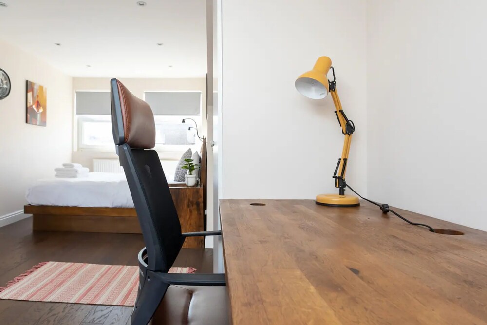 Spacious and Bright 2 Bedroom Flat in Maida Vale