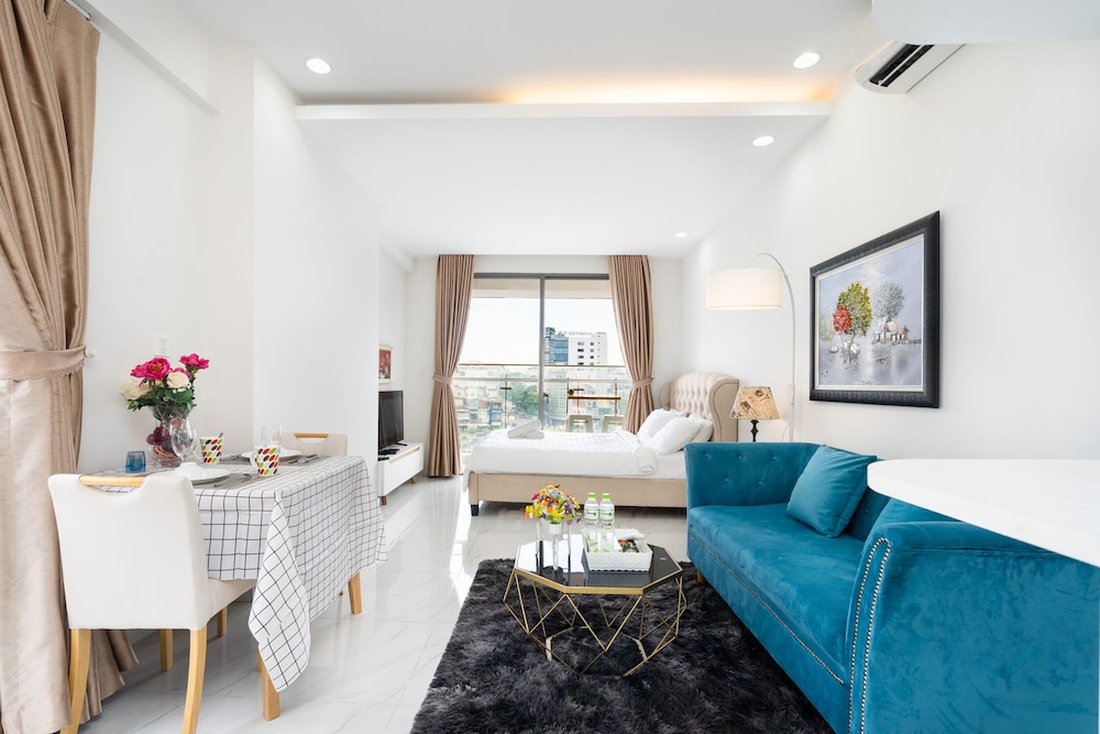 Jennifer House - Millenium Apartment