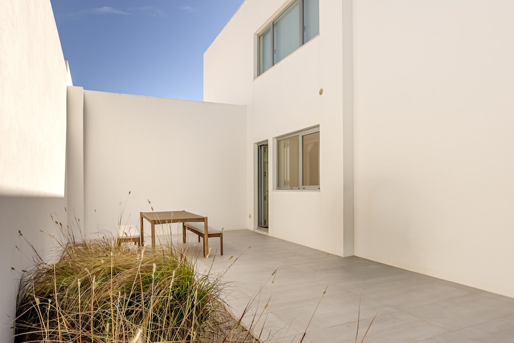 Ericeira Modern Bright With Pool by Homing
