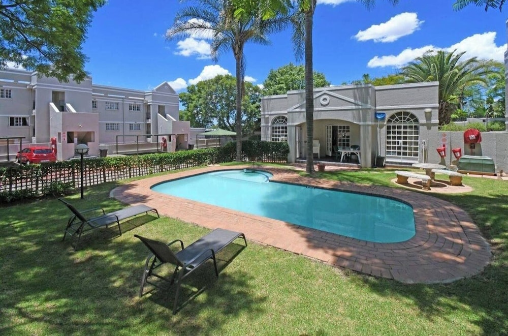 Cosy 2bed in Heart of Sandton