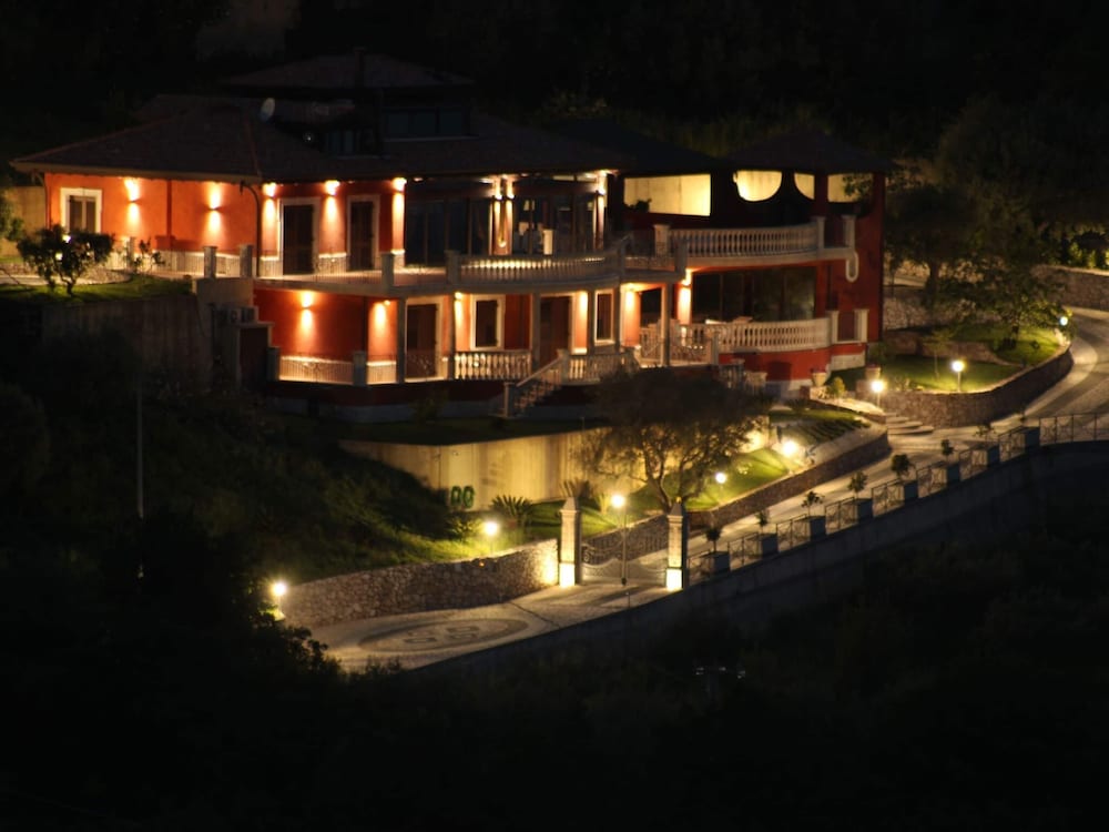 Divine Holiday Home in Giosa Marea with Sauna & Hot Tub view 3