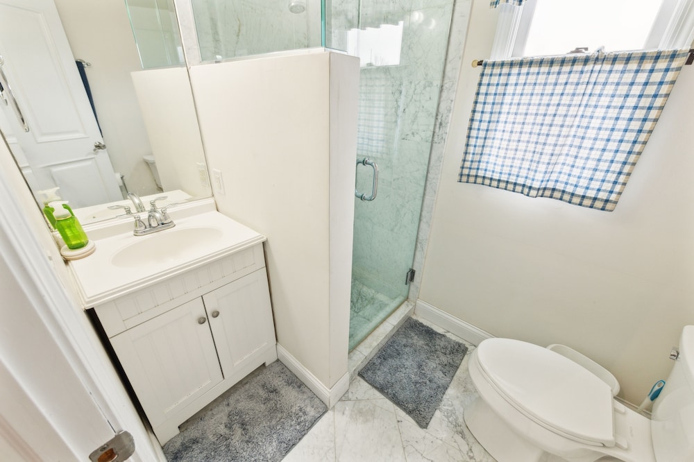 Stylish Notre Dame Condo Sleeps 6 2 Bedroom Condo