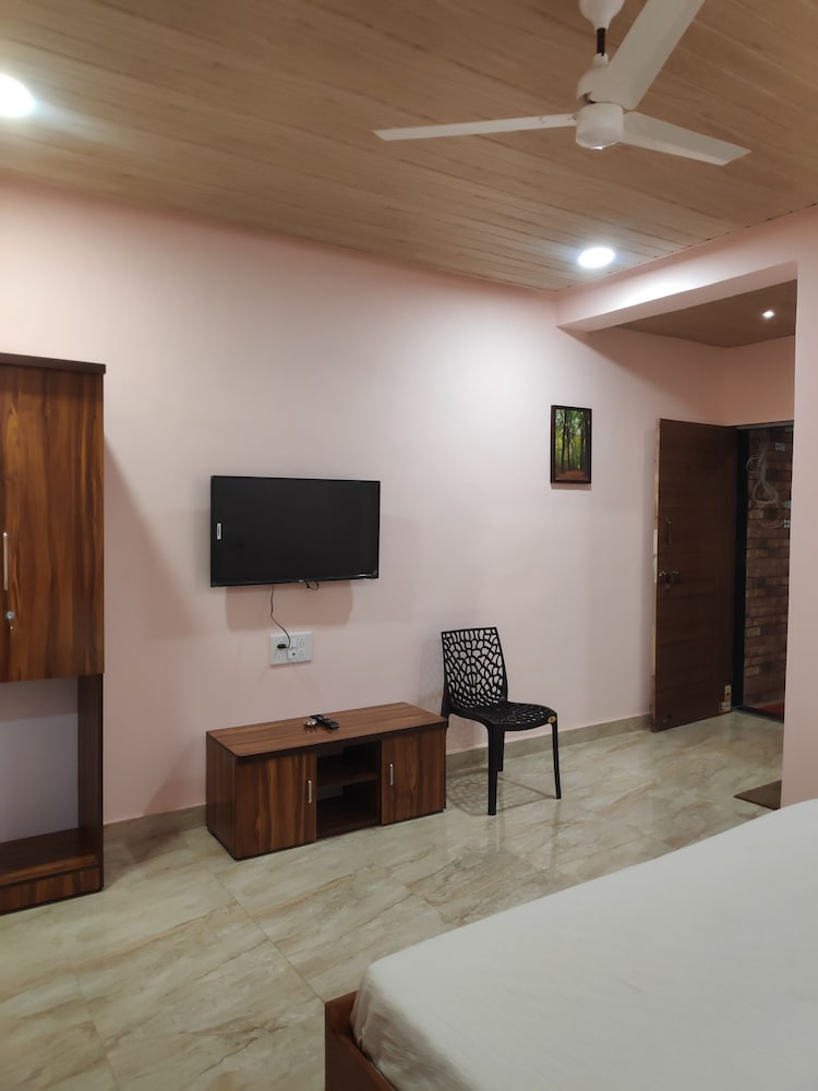 Soham Beach Resort, Diveagar