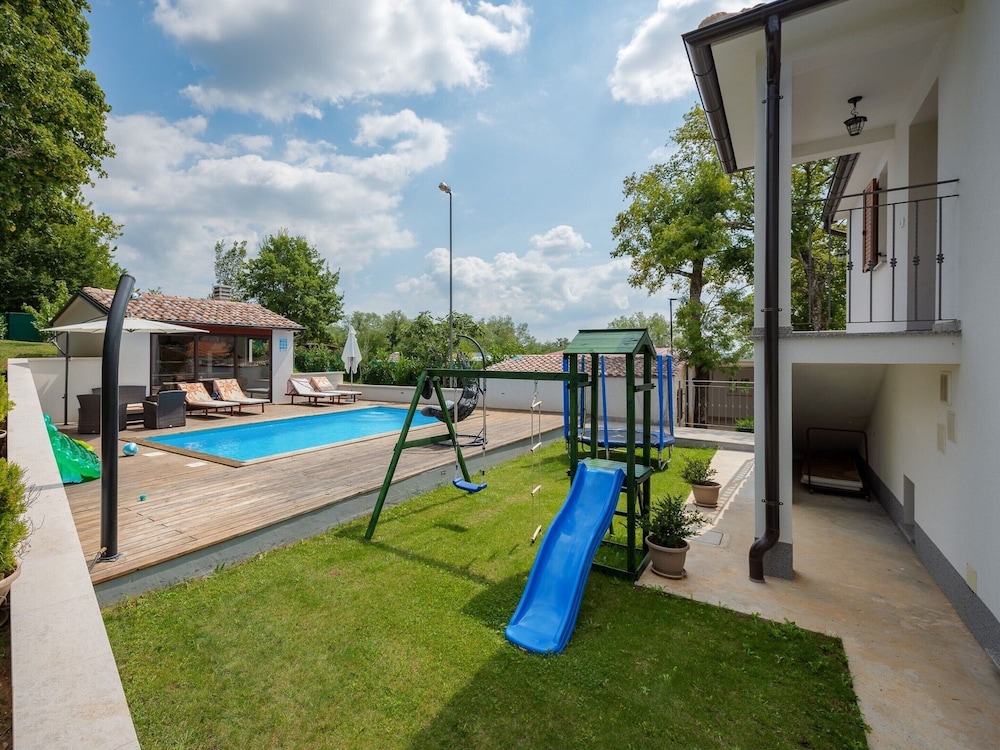 Modern Holiday Home With Pool in Pazin