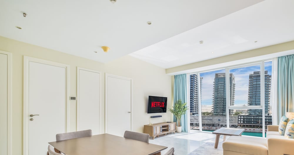 LUX Pad Executive Suite Canal View 5