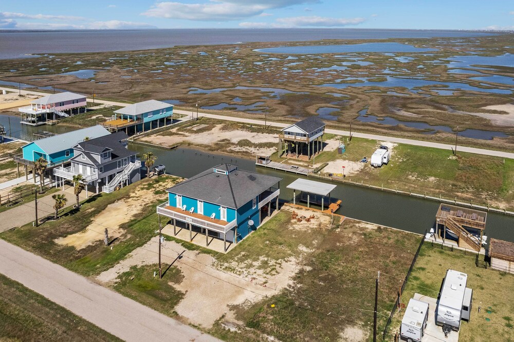 Boat Dock Access: Waterfront Freeport Home! view 3