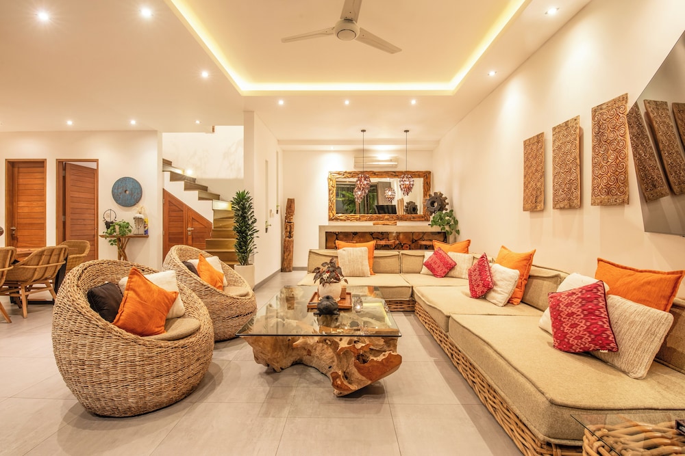 Luxury 4BR Haven, Steps to Canggu's Beach Elegance