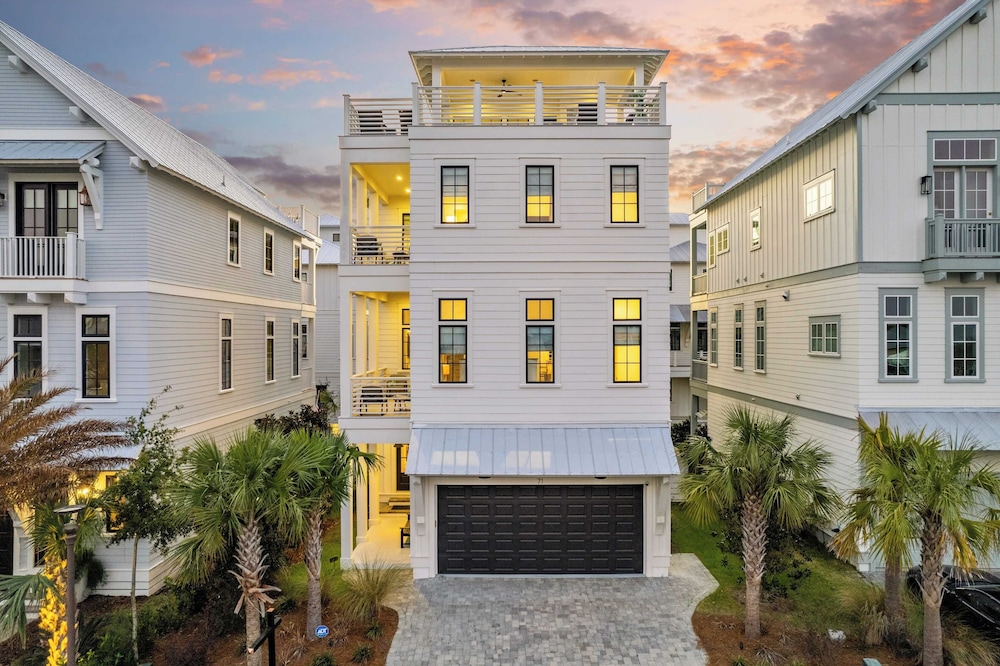 Rooftop Deck w/ Views, Pool, Luxury 5bdr Resorting To Happiness by Avantstay