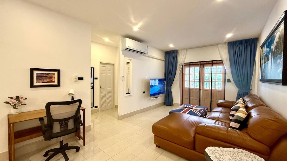 Valley 41 - 2 bdr Private Villa Near Phuket Town