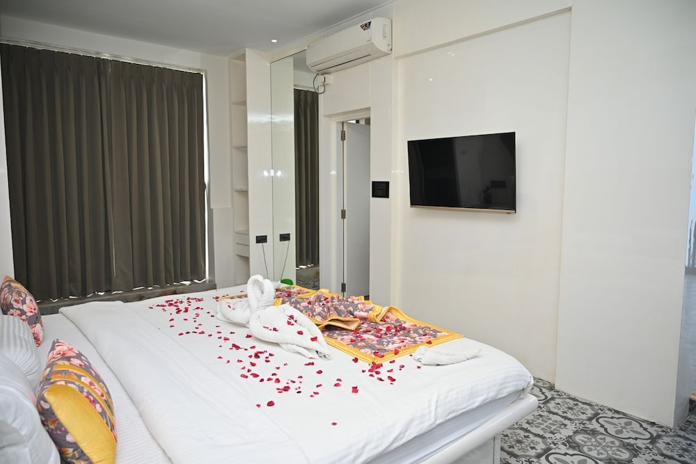 Urvi Banquets & Guest House