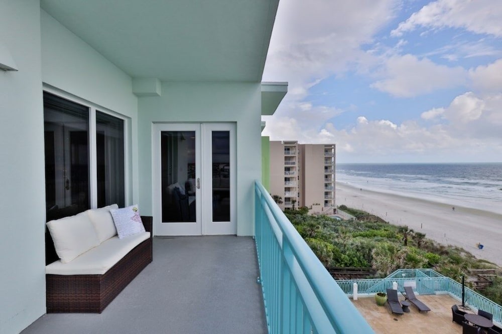 Oceanfront Condo With Beautiful Views 2 Bedroom Condo