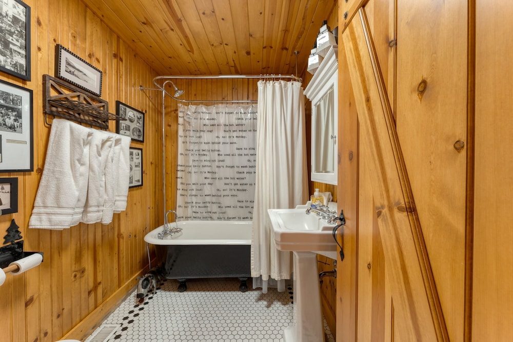 Homewood Lakefront by Avantstay Private Beach Lake Access Views