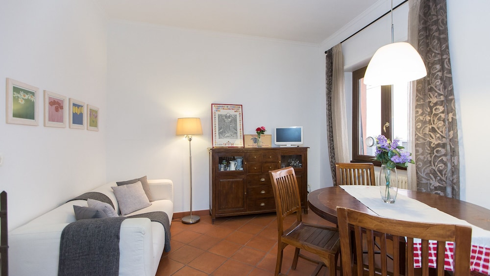 Rental in Rome San Trifone