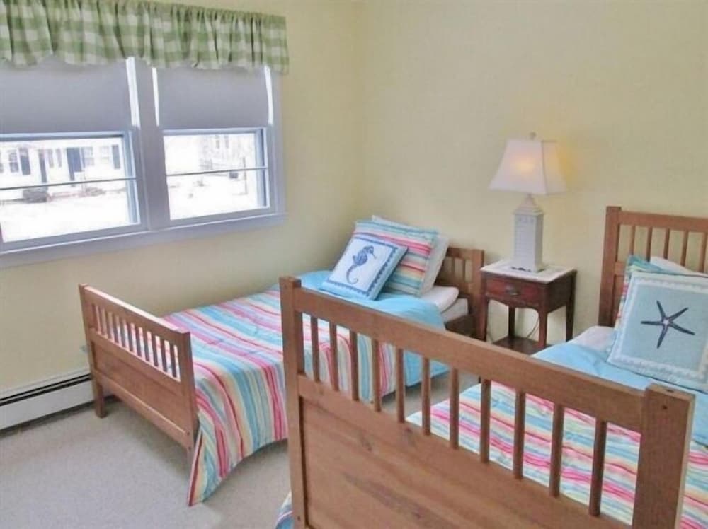 Charming East Falmouth Home: Walk to Private Beach