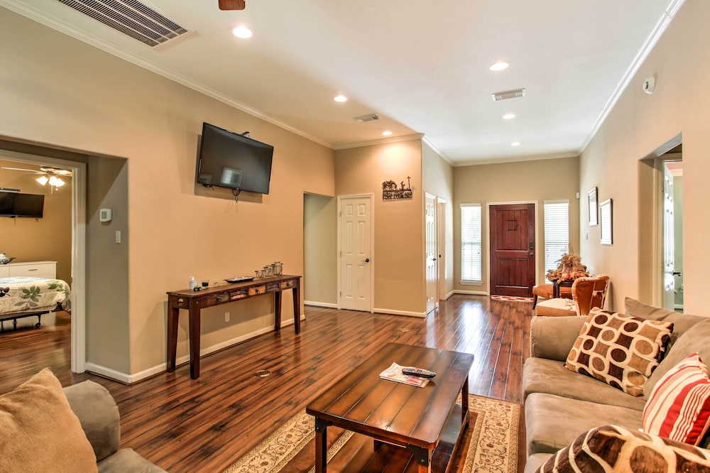 Texas Vacation Rental w/ Fireplace, Near Lakes view 4