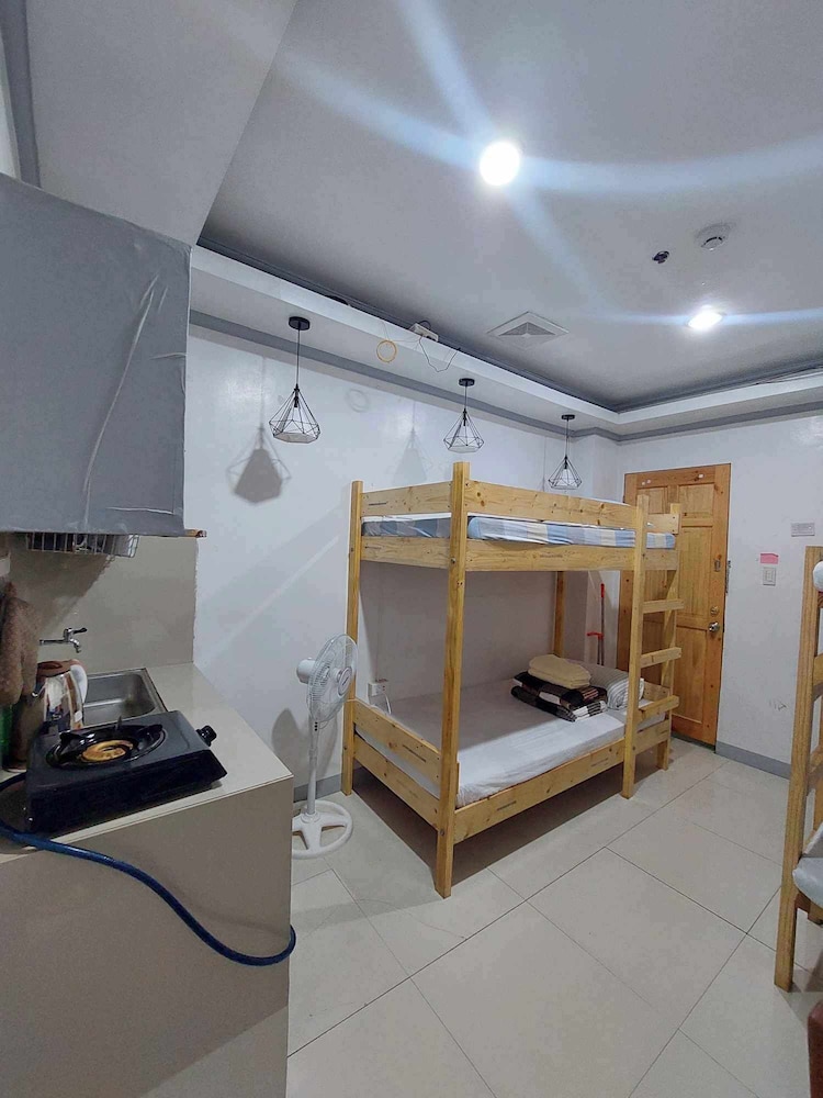 Room-2 Bedroom Apartment Near Burnham Pa