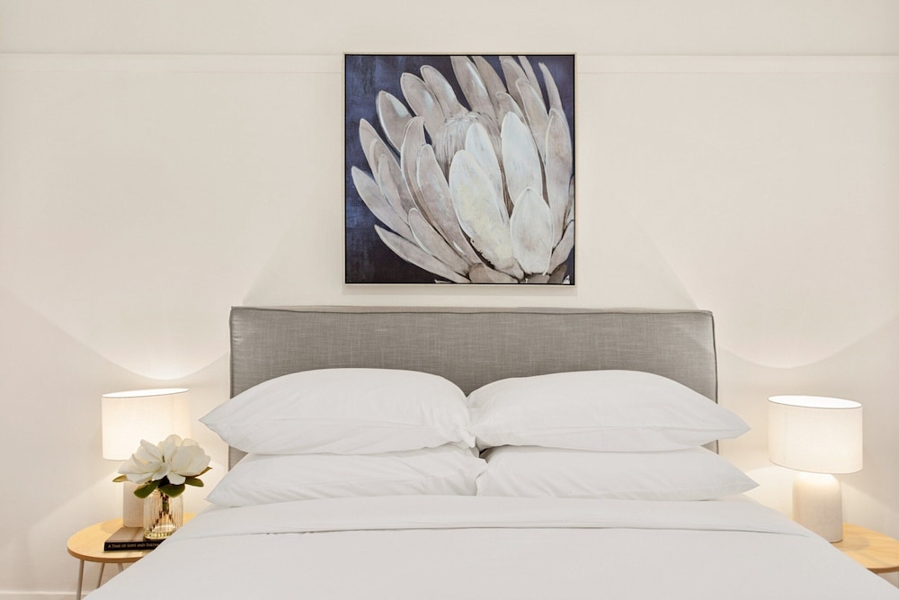 Art Deco Coastal Living, Minutes to the Sand
