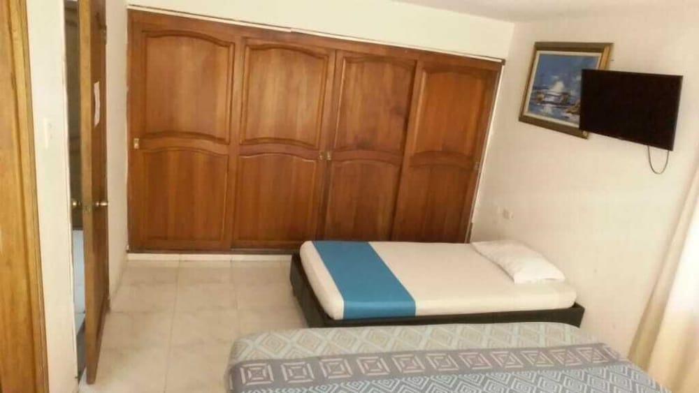 Hostal Edificio Malecon view 2