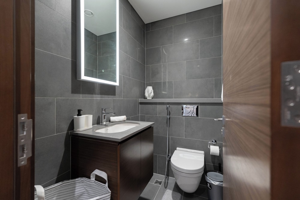 Chic 1BR Apartment - The Crest Dubai