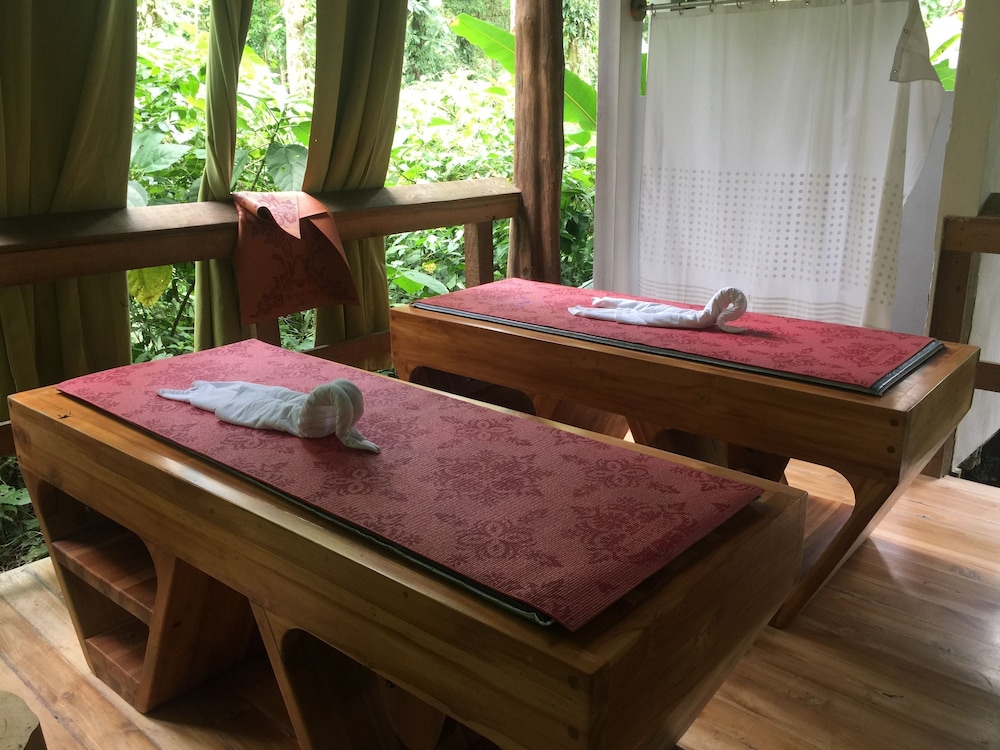Cinco Ceibas Lodge