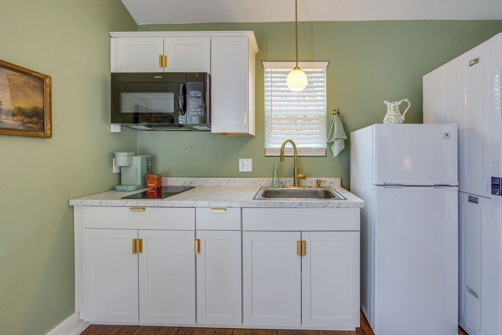 Walk to Museums: Art Deco Cottage in Jefferson