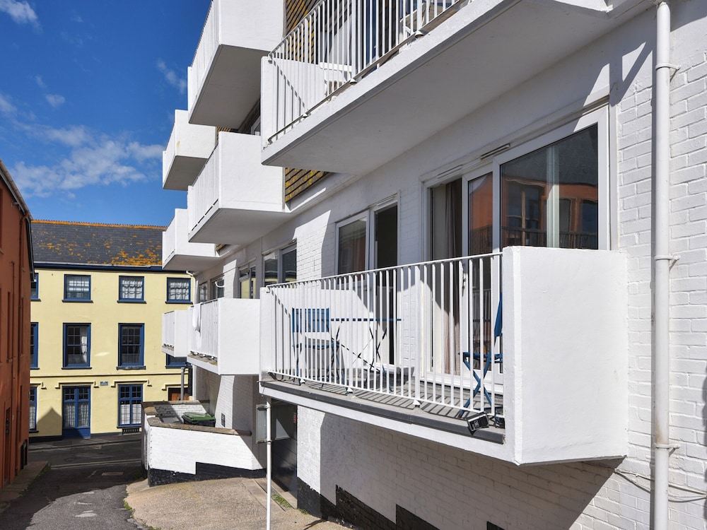 3 Bay View Court