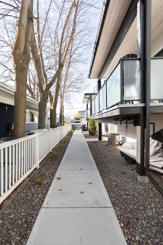 DT 3-lvl Townhouse w Rooftop Patio