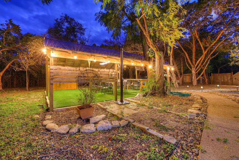 Terracotta Oasis - Wimberley for 30 Guests