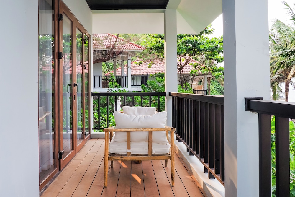 Bounce Beach Hotel & Tien Sa Resort